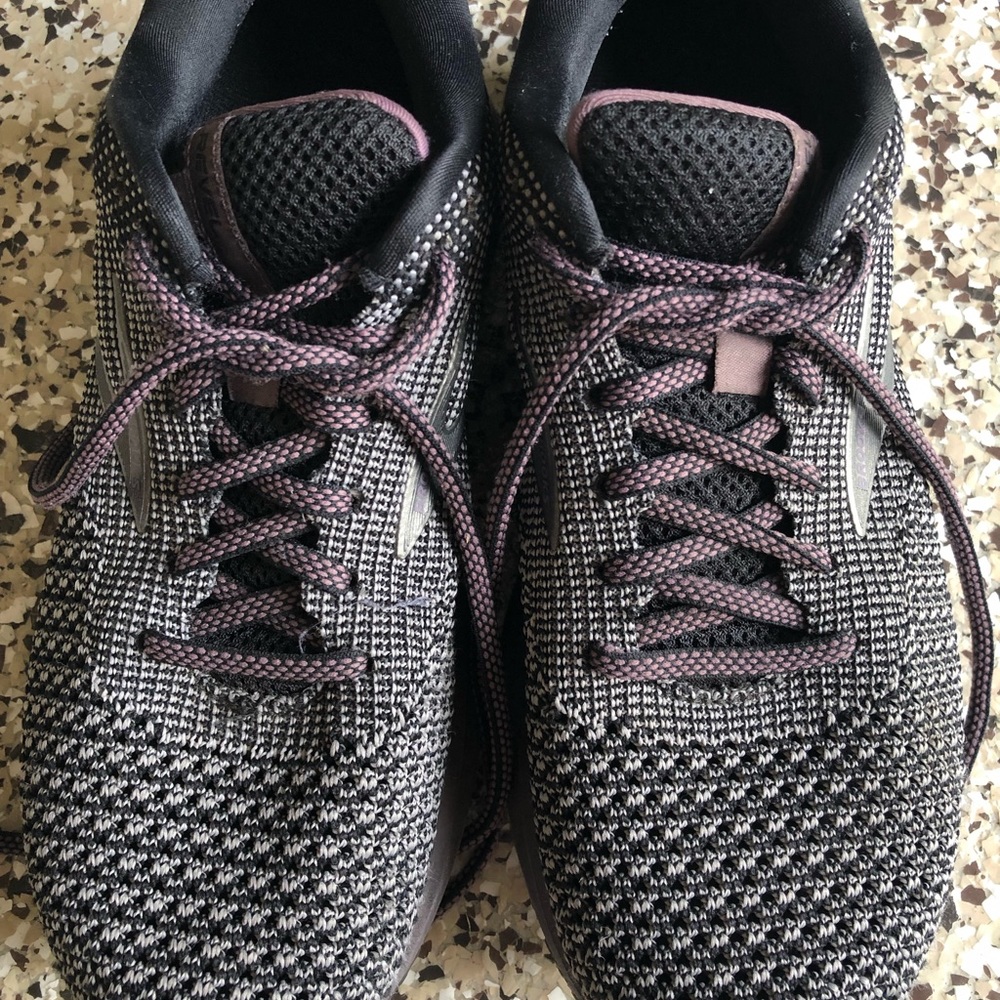 Brooks Revel 2 size 8